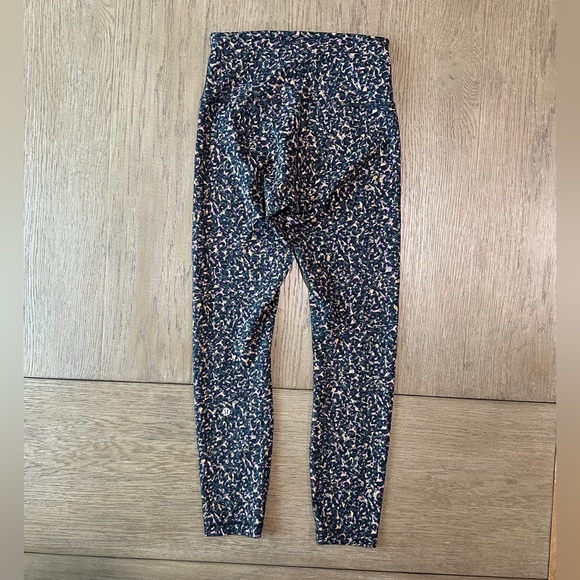 Lululemon Wunder Train High-Rise Tight 25” Size 6 Multi Print - Picture 9 of 10
